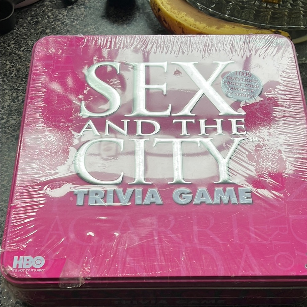 New sealed in box Sex and the City Trivia Game - Pink